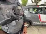 SP - BARROSO/STF/CÂMERAS CORPORAIS - GERAL - O presidente do Supremo Tribunal Federal (STF), Luís Roberto Barroso, determinou   que os policiais militares de São Paulo devem usar obrigatoriamente câmeras   corporais durante operações e no modelo de gravação ininterrupta, até que seja   comprovada a efetividade de métodos de acionamento de novo equipamento que será   implementado pela gestão estadual. As novas câmeras permitirão ao agente de   segurança interromper a gravação. A Secretaria da Segurança Pública informou que o   governo estadual não havia sido notificado ontem e, "assim que isso ocorrer,   analisará o caso e as medidas cabíveis".   10/12/2024 - Foto: MARCELO D. SANTS/ATO PRESS/ESTADÃO CONTEÚDO