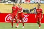 CHARLOTTE (United States), 24/06/2025.- Andreas Schjelderup of SL Benfica (2-R) celebrate scoring the 1-0 goal with his teammates Fredrik Aursnes (L) and Gianluca Prestianni (R) during the FIFA Club World Cup 2025 soccer match between SL Benfica and Bayern Munich in Charlotte, North Carolina, USA, 24 June 2025. (Mundial de Fútbol) EFE/EPA/ERIK S. LESSER