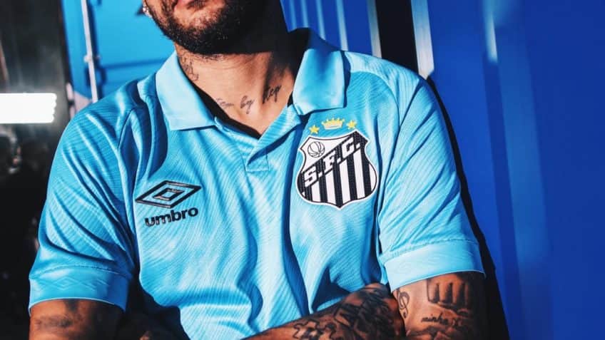 Neymar renova contrato com o Santos, conforme apuração de jornal