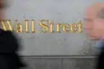 Bolsas de Nova York encerram sem perspectiva de retomada, após decisão do Federal Reserve e com atenção à situação Israel-Iêmen