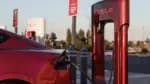 Tesla realiza entrega de SUV para cliente sem motorista pela primeira vez