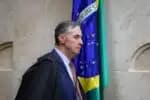 Juiz do STF solicita pena para Trump por tarifas, sofre multa de Barroso