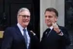 LONDON (United Kingdom), 10/07/2025.- British Prime Minister Keir Starmer (L) and French President Emmanuel Macron (R) gesture ahead of the UK-France Summit at 10 Downing Street in London, Britain, 10 July 2025. President Macron and his wife Brigitte are on a three-day state visit to Britain. (Francia, Reino Unido, Londres) EFE/EPA/ANDY RAIN / POOL