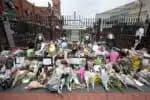 BIRMINGHAM (United Kingdom), 23/07/2025.- Tributes to singer Ozzy Osbourne are left at the Black Sabbath Bench and Bridge in Birmingham, Britain, 23 July 2025. Osbourne passed away aged 76 on 22 July 2025, weeks after performing his final concert with Black Sabbath, his family announced. He had been diagnosed with Parkinson's disease in 2019. (Reino Unido) EFE/EPA/ADAM VAUGHAN