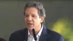 O governo está planejando reduzir benefícios para cumprir a meta fiscal, afirmou Haddad