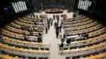 O presidente da Câmara do Deputados, Hugo Motta (Republicanos-PB,colocou na pauta de votação o aumento do IOF (Imposto sobre Operações Financeiras). A inclusão do tema na pauta da Casa Baixa foi feita por Motta em seu perfil no X na noite de 3ª feira (24.jun). A movimentação tomou o Executivo de surpresa. Às pressas, os líderes do governo realizaram uma reunião no Palácio do Planalto na manhã desta 4ª feira (25.jun). | Sérgio Lima/Poder360 - 25.jun.2025
