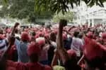 Movimento dos Trabalhadores Rurais Sem Terra ocupa a sede do Incra em Recife (PE), reivindicando avanços na reforma agrária para 16 mil famílias em situação de acampamento