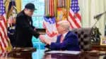 Trump afirma que terá que considerar a possível deportação de Elon Musk