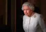 Exposição em Londres revela detalhes dos figurinos da rainha Elizabeth II