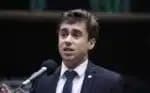 O juízo determina a culpabilidade de Nikolas Ferreira em relação ao vídeo que gerou acusações de intimidação contra um artista