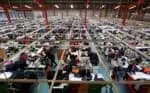 A produção industrial no Brasil registrou uma queda de 0,5% em maio, de acordo com o esperado, informou o IBGE