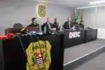 SP - LATROCÍNIO/SP/ENGENHEIRO/SUSPEITOS/PRISÃO/MORTE - GERAL - O secretário adjunto de Segurança   Pública, Dr. Osvaldo Nico Gonçalves; o   diretor do DEIC, Dr. Ronaldo Sayeg; e   os delegados Thiago Delgado (titular da   1ª Delegacia de Polícia de   Investigações sobre Roubos e   Latrocínios - Disccpat), Clemente Calvo   (divisionário da 1ª Disccpat), e Sérgio   Ricardo (titular da 2ª Delegacia do   Patrimônio) concedem entrevista   coletiva na sede do Deic, na zona norte   da cidade de São Paulo, sobre o caso do   engenheiro Francisco Paulo de Sebe   Filippo, assassinado com um tiro na   nuca na última quarta-feira, 4, em   assalto a residência no Jardim   Paulista, na zona sul, na tarde desta   sexta-feira, 6 de maio de 2025. A   Polícia Civil prendeu na manhã desta   sexta-feira, 6, dois suspeitos do   crime. Um terceiro homem, identificado   como Wesllen Medeiros da Silva, morreu   baleado em confronto, segundo   informações preliminares - a defesa   dele não foi localizada. As buscas   seguem para localizar um outro   suspeito.   06/06/2025 - Foto: ALEXANDRE SERPA/ATO PRESS/ESTADÃO CONTEÚDO
