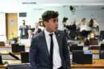 Revisão dos processos judiciais envolvendo Nikolas Ferreira, figura central na prisão de Bolsonaro