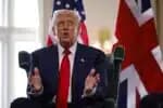 TURNBERRY (United Kingdom), 28/07/2025.- US President Donald J. Trump gestures during a meeting with the British prime minister at the Trump Turnberry golf resort in Turnberry, Scotland, Britain, 28 July 2025. President Trump is on a private trip to Scotland to visit his golf courses. (Reino Unido) EFE/EPA/TOLGA AKMEN / POOL