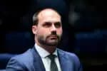 Defensoria solicita notificação de Eduardo Bolsonaro nos EUA, mas Moraes nega pedido