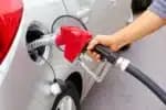 Com petróleo em queda, gasolina pode ter redução de até R$ 0,28 e ajudar na inflação