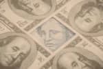 Dólar sobe 2% após Trump criticar China e sugerir aumento de tarifas