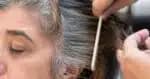 Tinta caseira com 2 ingredientes elimina cabelo branco em minutos; aprenda a receita!