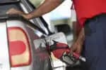 Petrobras reduz preço da gasolina em 4,9% e litro passa a custar R$ 2,71