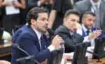 Câmara aprova projeto de Alberto Neto que torna ‘domínio de cidades’ crime hediondo