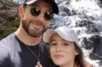 Chris Evans e Alba Baptista anunciam nascimento de filha, Alma