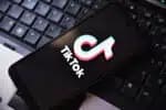 Tribunal da Nigéria exige que celebridades do TikTok se casem após vídeo ‘indecente’
