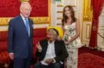 Anitta e Cacique Raoni são recebidos pelo Rei Charles III em evento cultural na Inglaterra