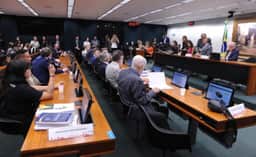 Adiamento na Câmara: O que muda sobre a jornada de trabalho após pedido de vista?