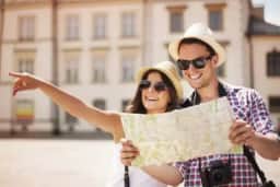 De viagem a US$ 33 milhões: Como um casal construiu sucesso global em 2024?