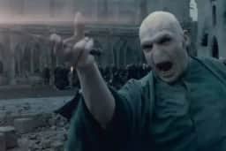 Ralph Fiennes fala sobre Voldemort e o futuro de “Harry Potter” na HBO!