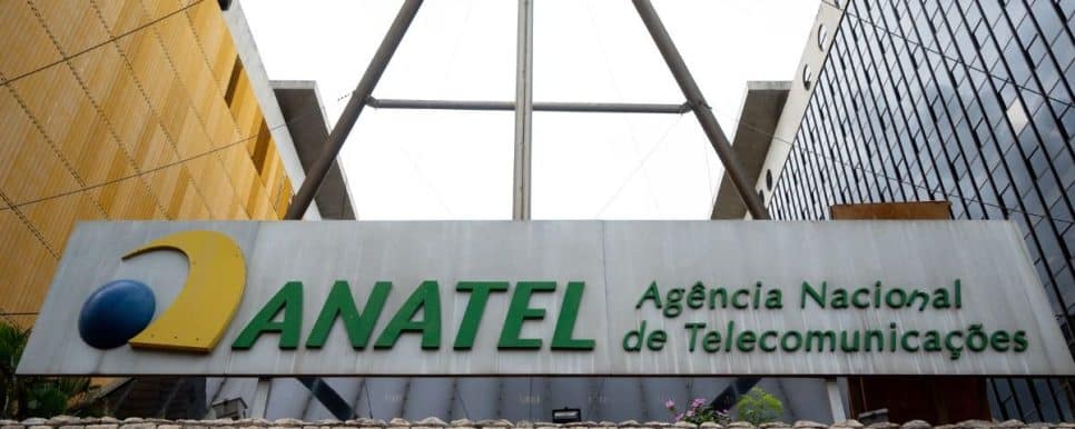 Anatel multa Bradesco e Claro em milhões por telemarketing excessivo