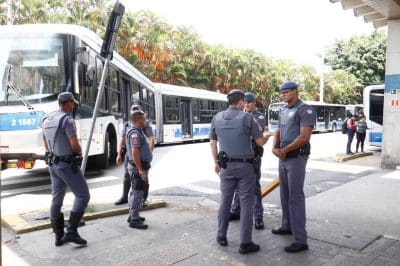 Imagem do post Em São Paulo, terminais foram fechados e ônibus foram alvo de ataques