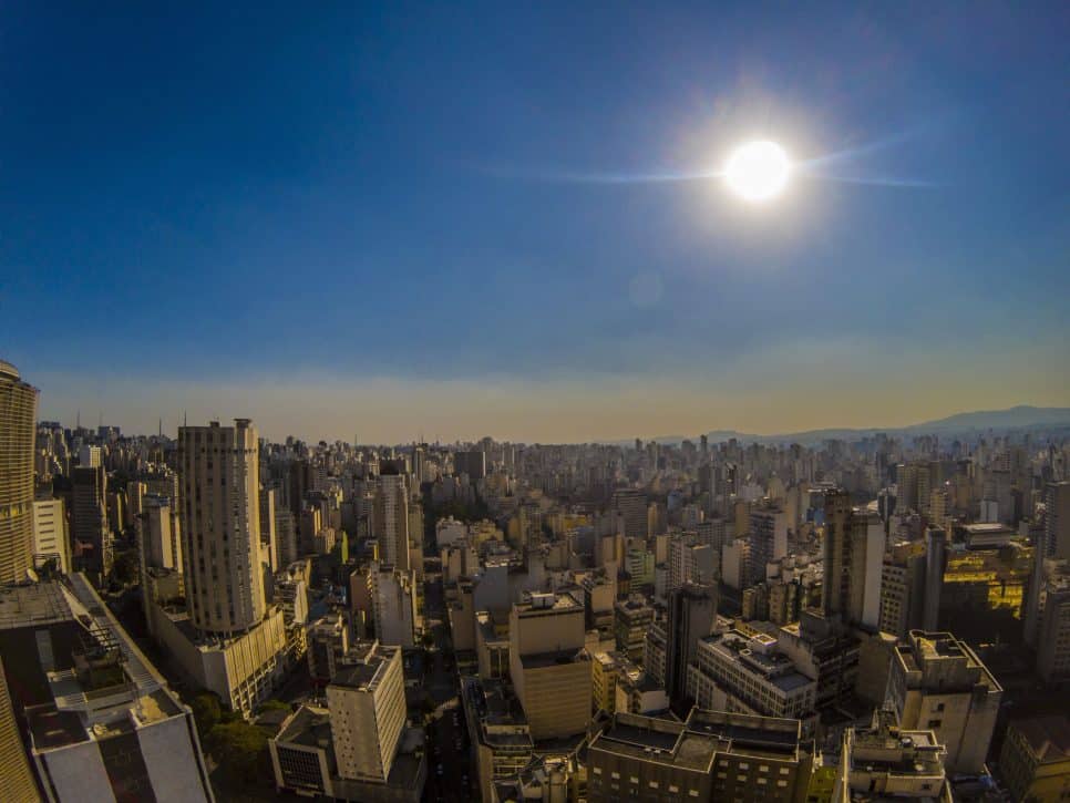 O Brasil quebra recorde de uso de energia elétrica por dois dias principalmente devido ao calor