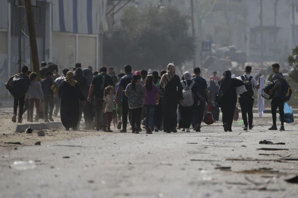 Israel permite saída para o sul e isola periferia de Gaza