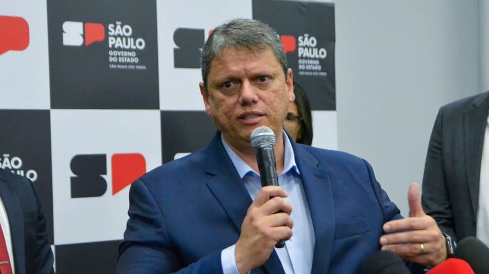 Tarcísio enfrenta oposição em tribunal sobre plano para privatizar a Sabesp
