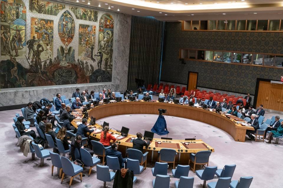 Israel continua a ofensiva apesar da resolução da ONU, mas sente o aumento da pressão