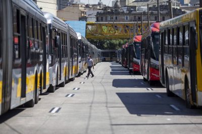 Imagem do post Ônibus estão operando regularmente em SP, após o término do bloqueio nos terminais