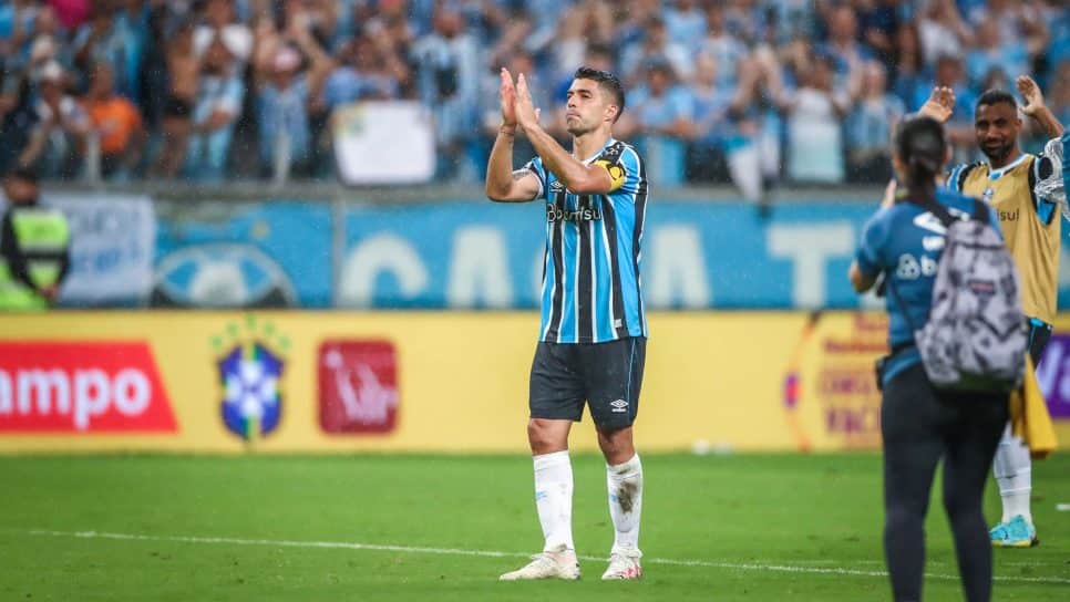 Suárez diz adeus ao futebol brasileiro: “Obrigado por ver além do uniforme”