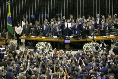 Imagem do post Clima tenso na promulgação da reforma tributária em sessão no plenário