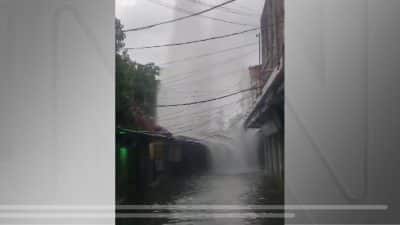 Imagem do post Uma adutora se rompeu na Pavuna, norte do Rio, inundando ruas e cortando o fornecimento de água para residentes