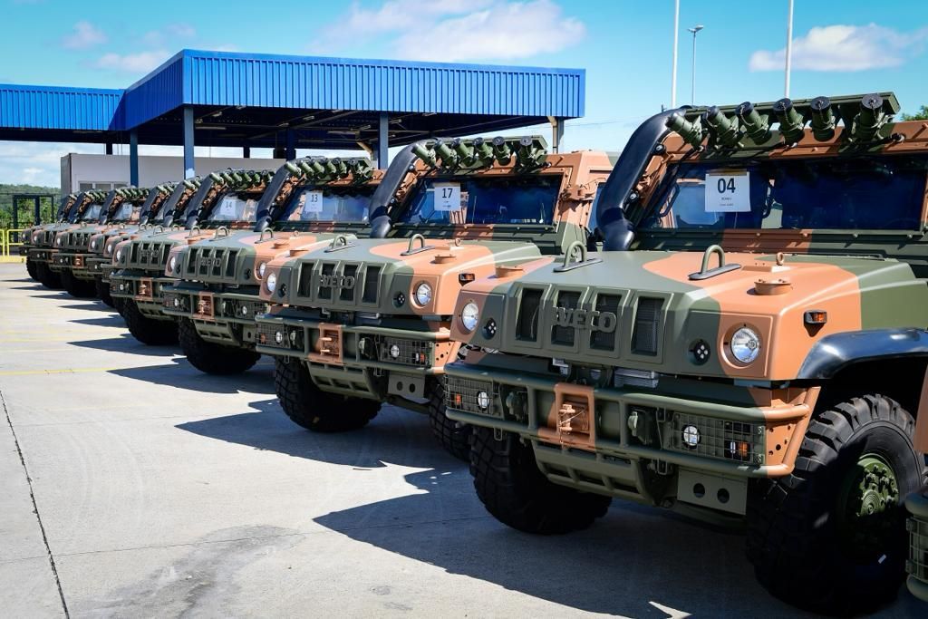 Exército brasileiro envia blindados para fronteira com a Venezuela