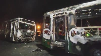 Imagem do post Policiais estão feridos e seis ônibus foram queimados após confusão pelo rebaixamento do Santos