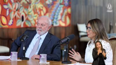 Lula afirma que Janja oferece sugestões e conselhos, denominando-a como “política”