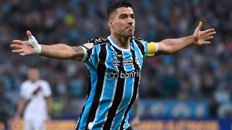 Suárez marcou um gol que garantiu a vitória do Grêmio sobre o Vasco na Arena, parecendo uma despedida