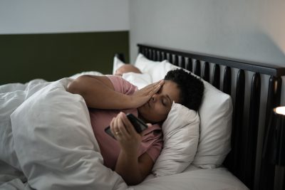 Um estudo indica que dormir mal pode levar a ansiedade e até mesmo infelicidade