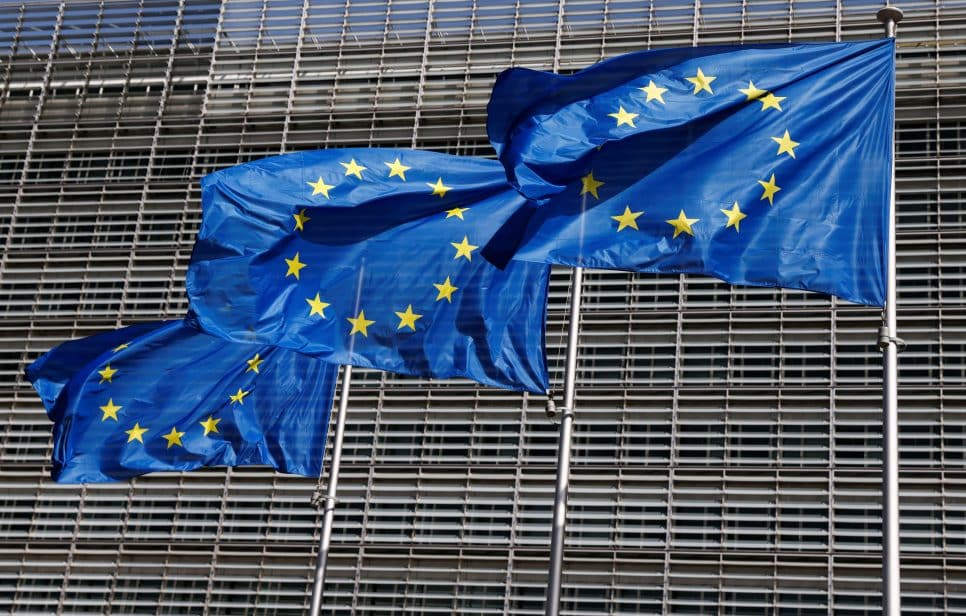 A União Europeia quer controlar os danos causados pela inteligência artificial