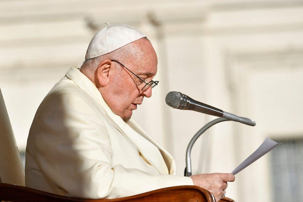 Papa Francisco fez uma ligação complica para o presidente de Israel, de acordo com jornal