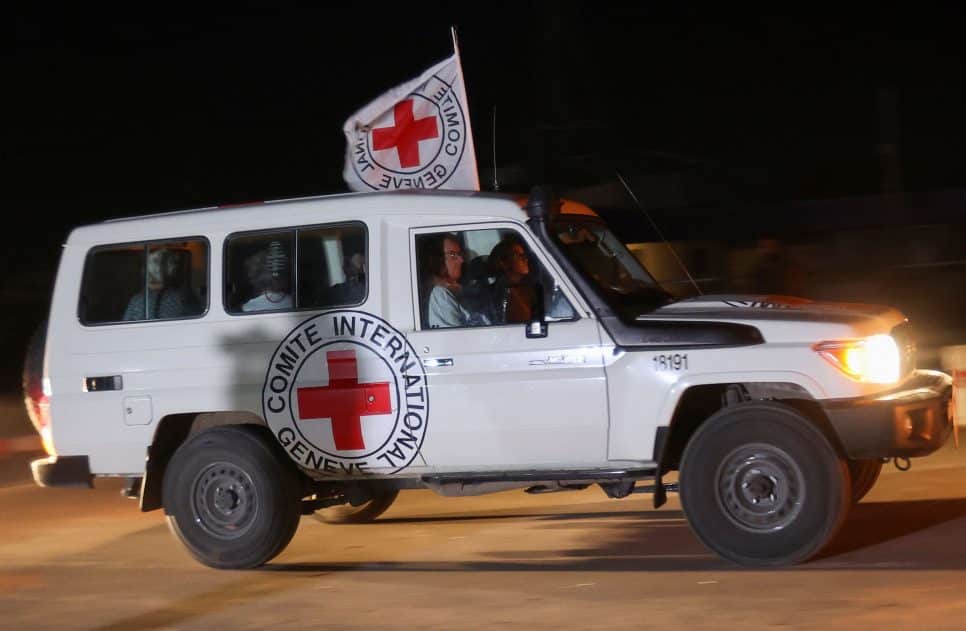 “Na linha de fogo”: o importante e imparcial papel da Cruz Vermelha em conflitos