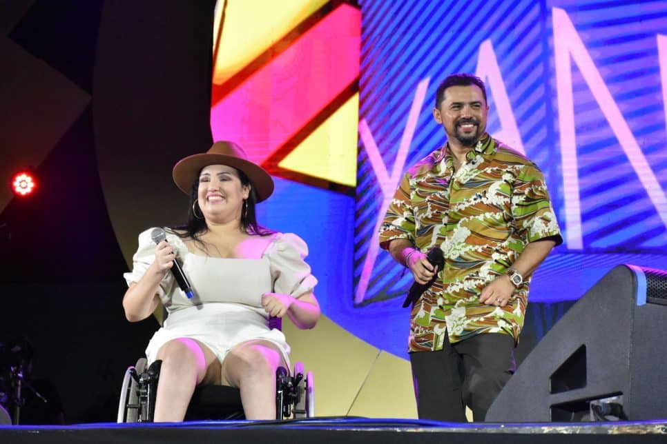 Xand Avião convida fã em cadeira de rodas para cantar no show de Ano Novo em Recife