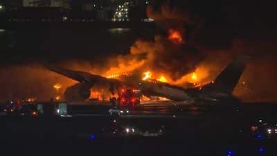 Imagem do post O aeroporto do Japão começou a remover os restos do avião da pista